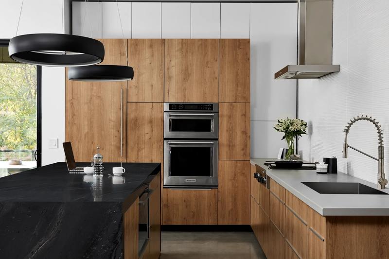 5015-11 BlackPaintedMarble island 9312-NG Planked Urban Oak cabinets 9319-BH Stainless counter.tif