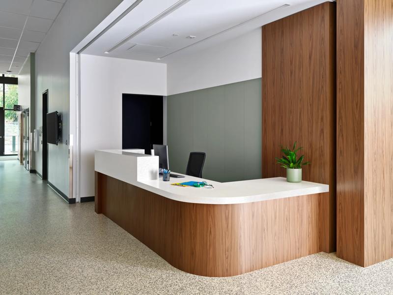 Shot 023_9042-NG Brun Refined Hickory 748 White Renew J0794 Verde Kitami.tif